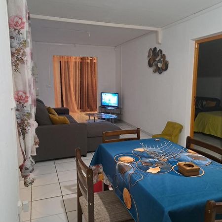 Apartament Appart A La Res Andy Accueillant 1 A 5 Pers Arrive Autonome , 2 Places De Parking Dans La Cour Devant La Maison Saint-Denis Zewnętrze zdjęcie