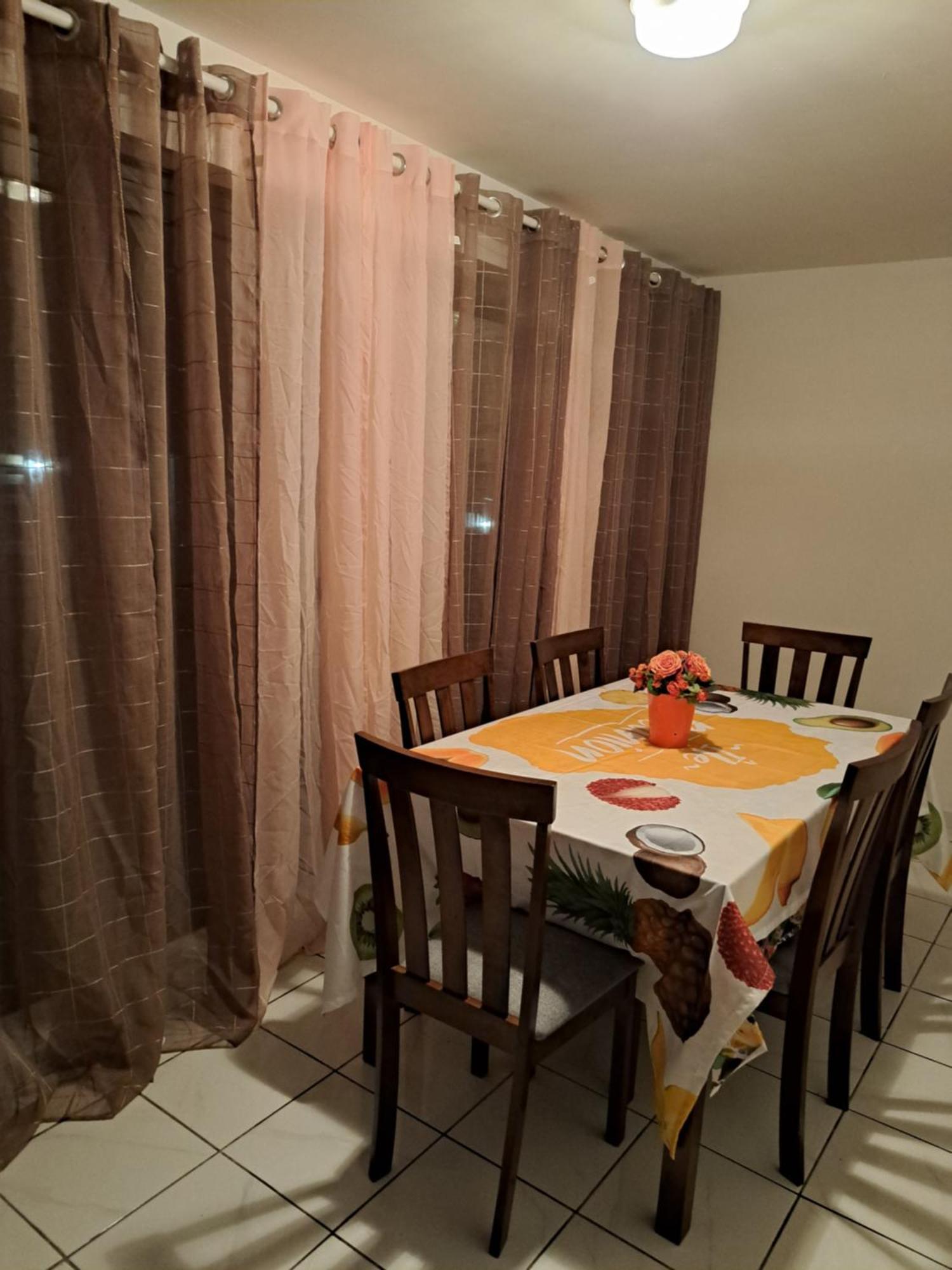 Apartament Appart A La Res Andy Accueillant 1 A 5 Pers Arrive Autonome , 2 Places De Parking Dans La Cour Devant La Maison Saint-Denis Zewnętrze zdjęcie